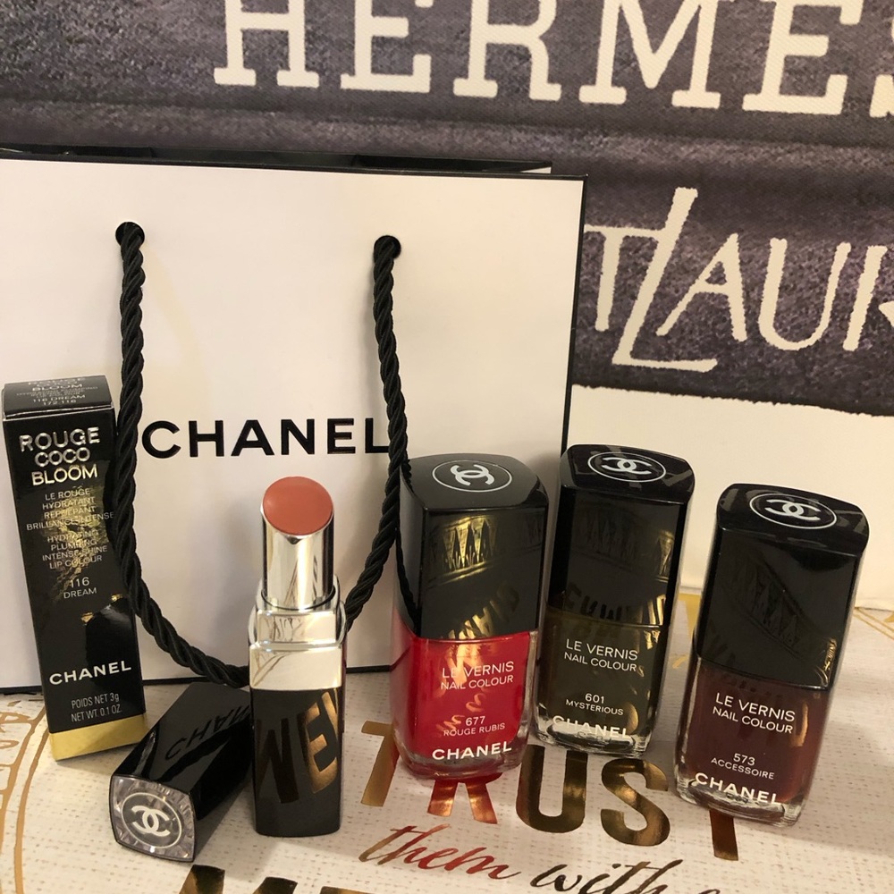 CHANEL Beauty Bundle featuring Rouge Coco Bloom #116 Dream, & Le VerNis (New!)